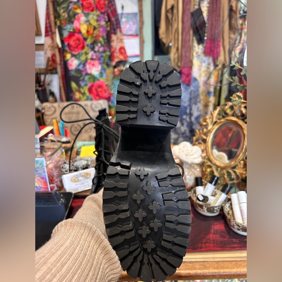 UNIF Choke Boot size 8 - Picture 6 of 8